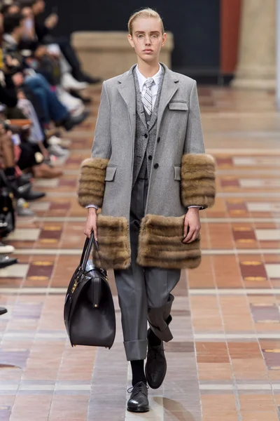 Look 15